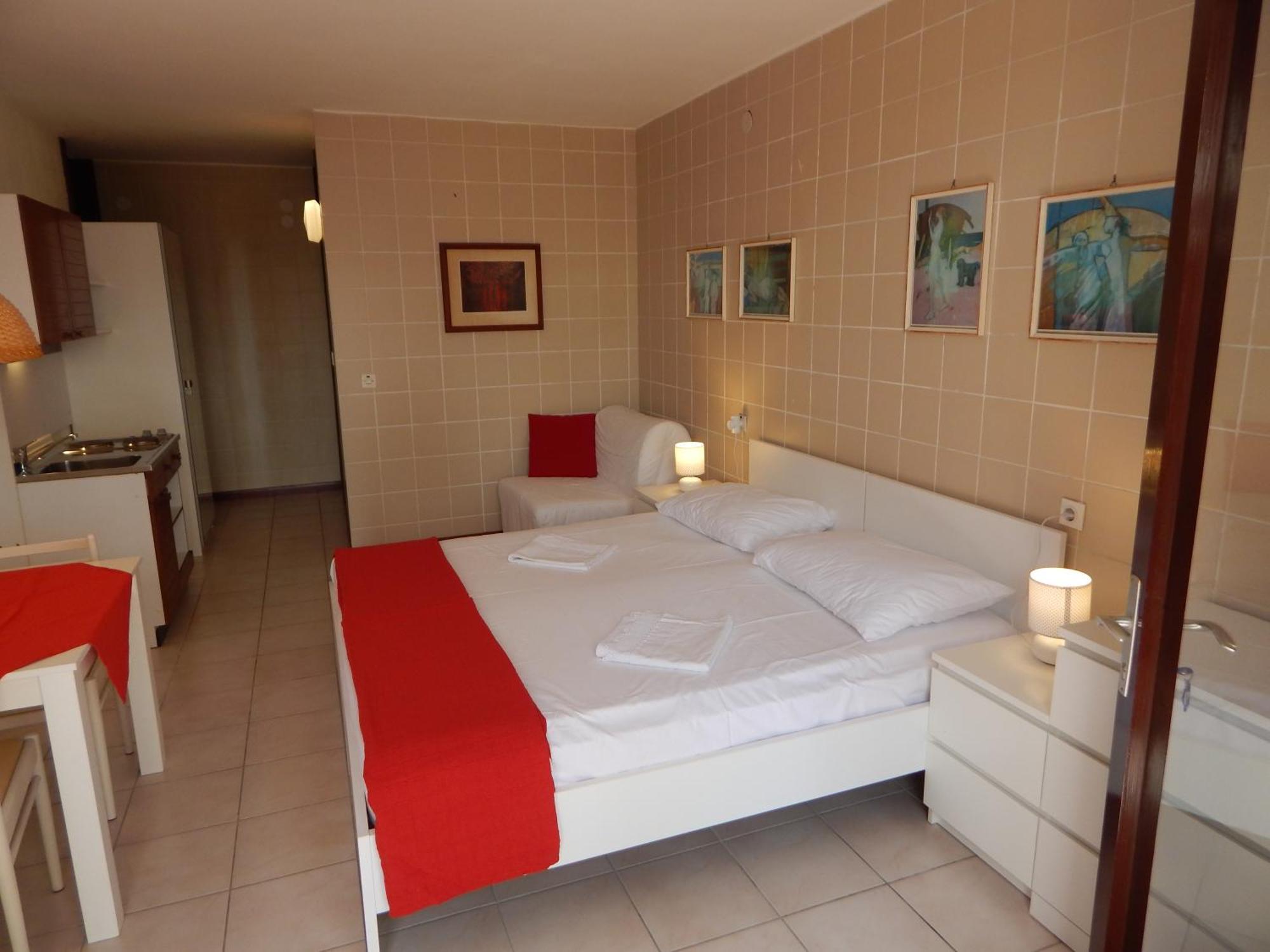 Apartmani Jutro Novalja Habitación foto